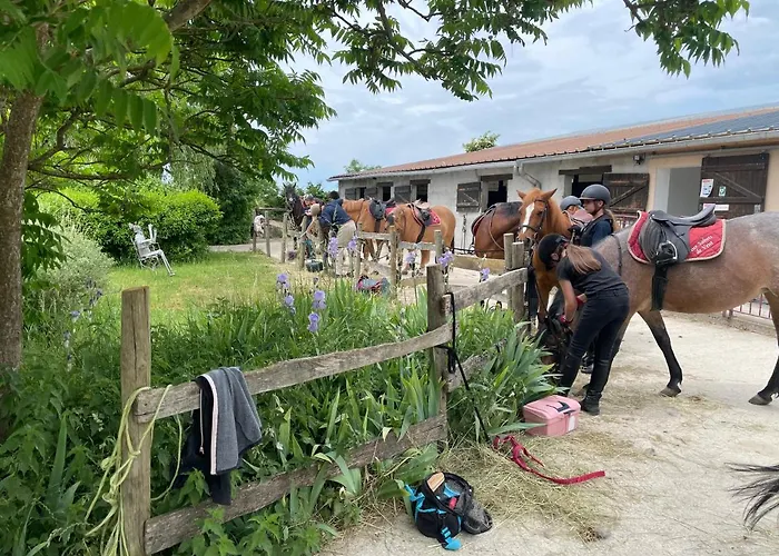 Aux Sabots De Vent Campsite *